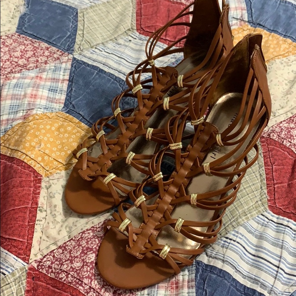 New brown Madden Girl wedges